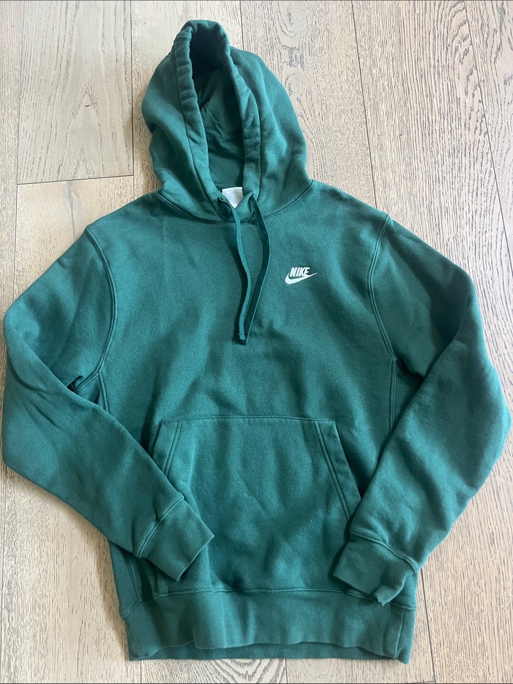 Brand new Nike hoodie. Deep forest green color. No tags but never worn. Men’s S.